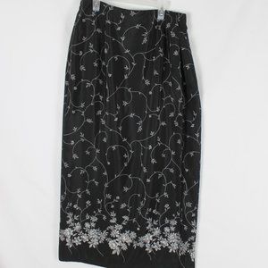JOAN LESLIE Wrap Skirt Woman Size 12 Black Gray Floral Print Below Knee Straight
